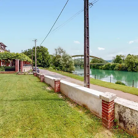 3 Bedroom Awesome Home In Jaulgonne Holiday home