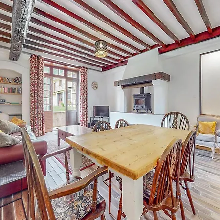 3 Bedroom Awesome Home In Jaulgonne Holiday home *